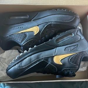 Black size 9 Nike